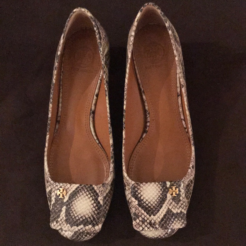 Tory Burch snake print pumps. Excellent Condition!